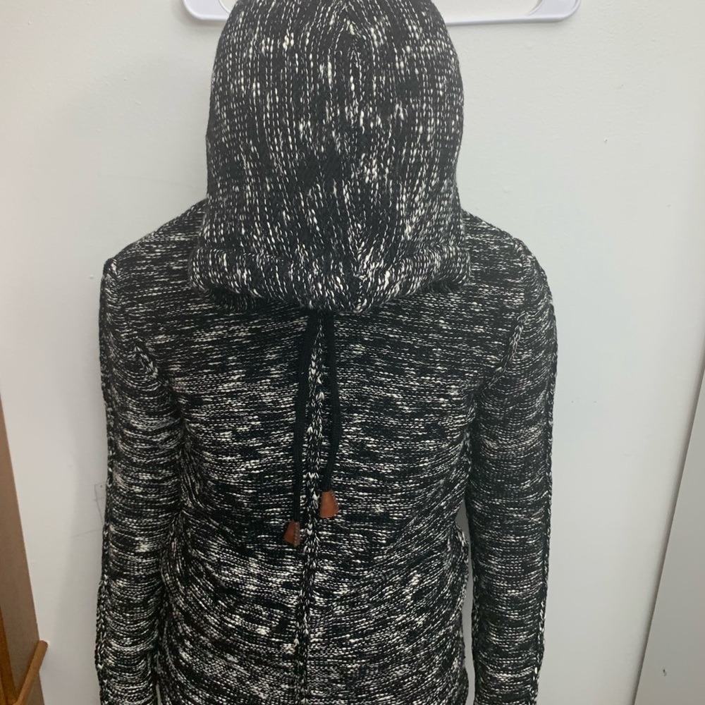 Sweater - Picture 2 of 15